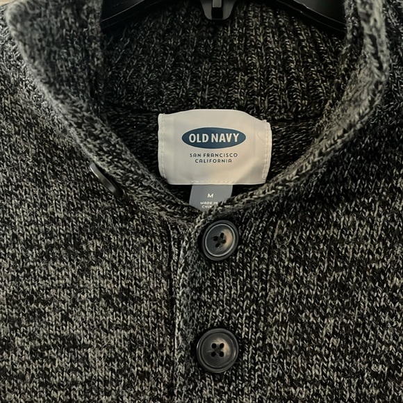 Old Navy men’s sweater - Picture 2 of 3